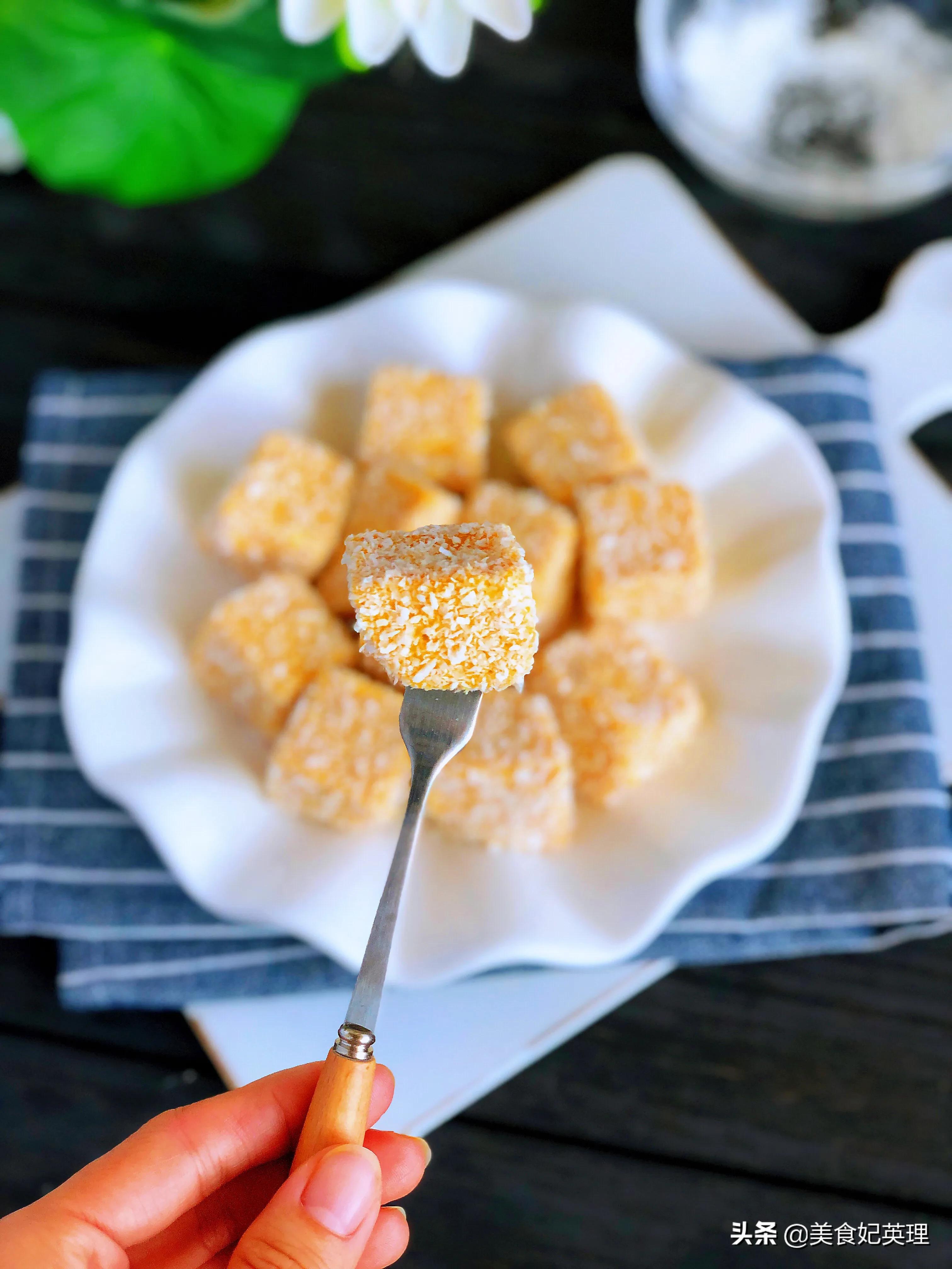 秋天就给孩子做这小零食，半块南瓜一杯牛奶，甜甜糯糯入口即化