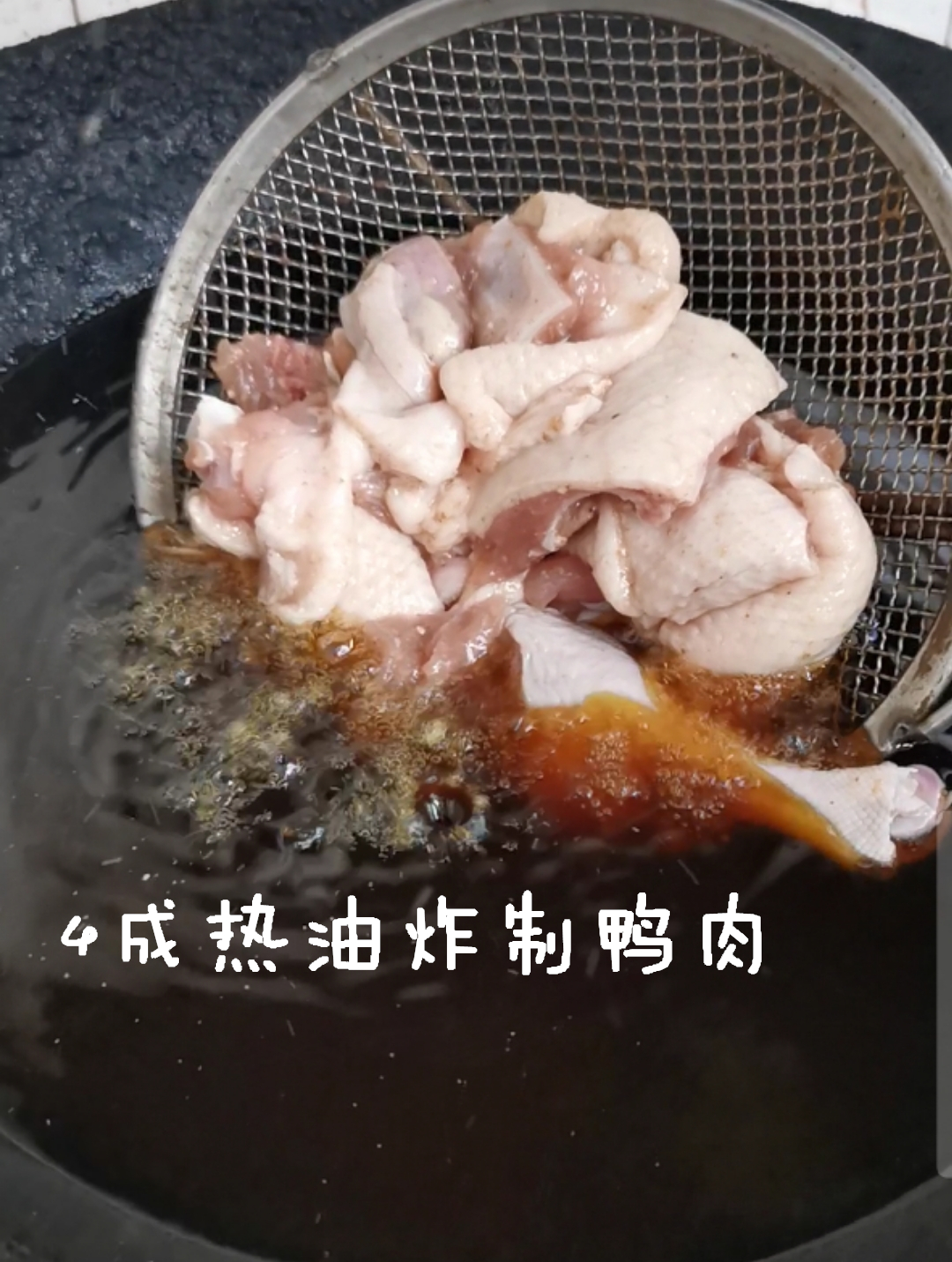 啤酒鸭火锅的详细做法及配方，不焯水鸭肉更鲜嫩