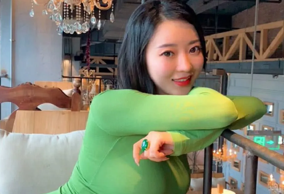 曾与刘强东传出绯闻，颜值出众身材妖娆，网友