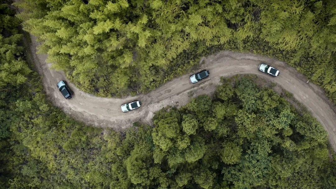 舒适度和越野性两不误，这款英国越野车换代之后受到热捧