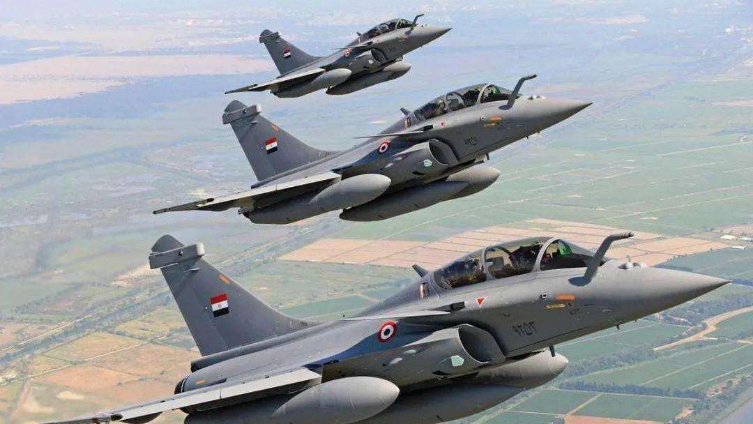 歼10CE一口气卖出30架？印度阵风战机陆续到货，