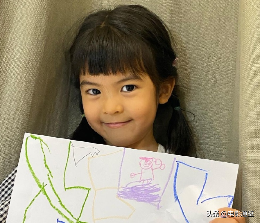 修杰楷三个宝贝又出镜，修思羽越发古灵精怪，5岁咘咘成焦点