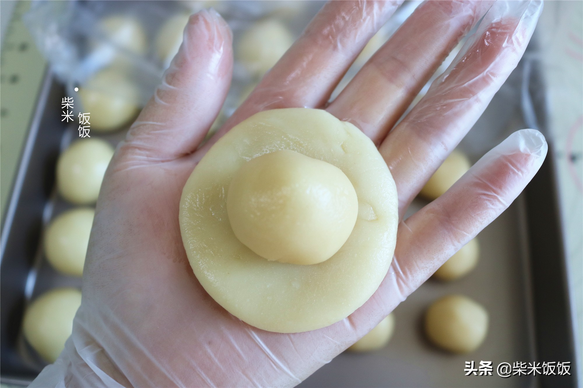 中秋节吃月饼，这个馅的太香了，香酥多层，咬一口还爆汁