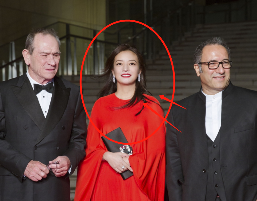 小四月是黄有龙亲生的吗看完你就知道小四月是跟谁生的了