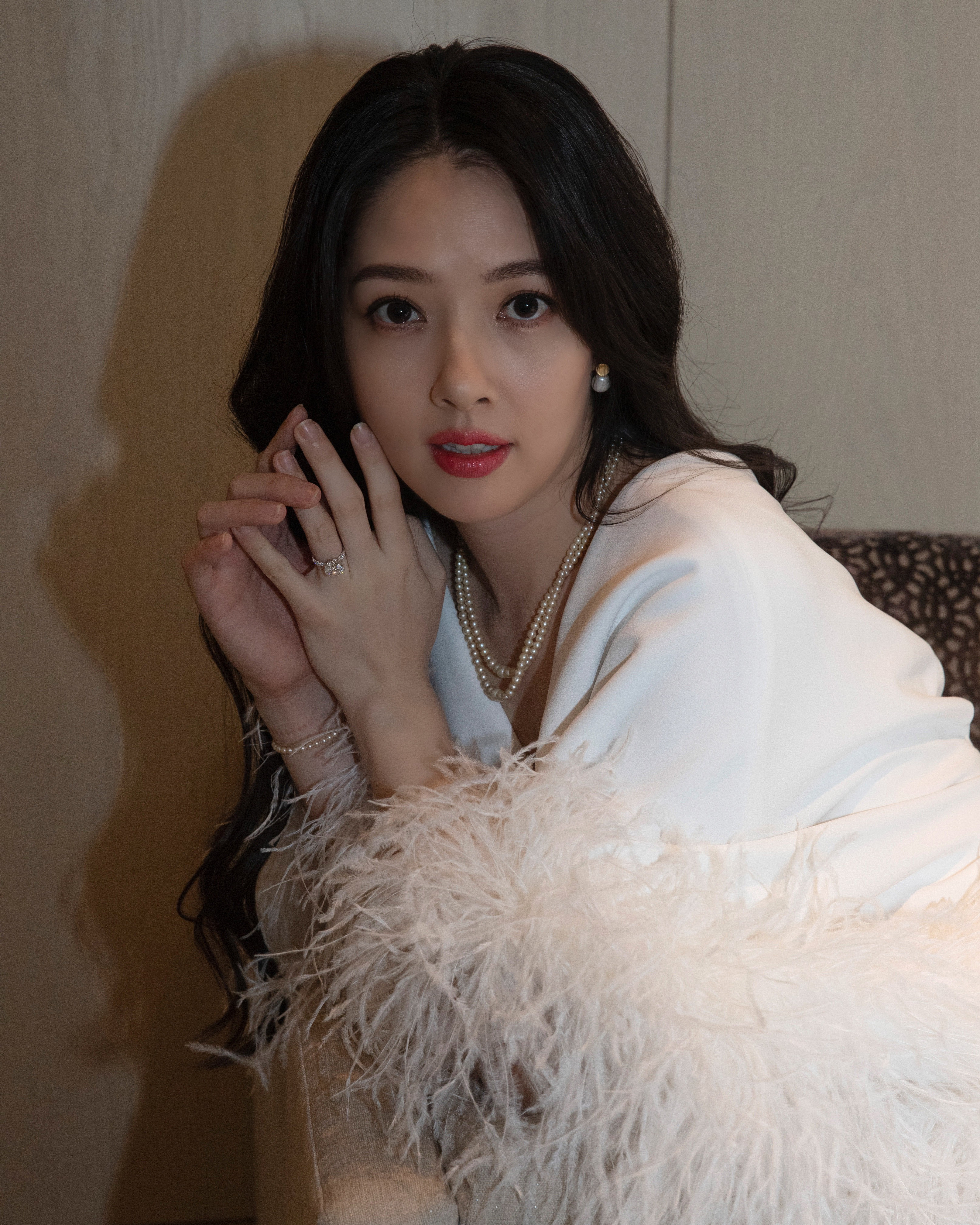 向佐郭碧婷女兒百日宴！向太全程抱孫女不撒手「小奶皇正臉」肉嘟嘟超可愛　曝料兒子兒媳「已在台北領證」