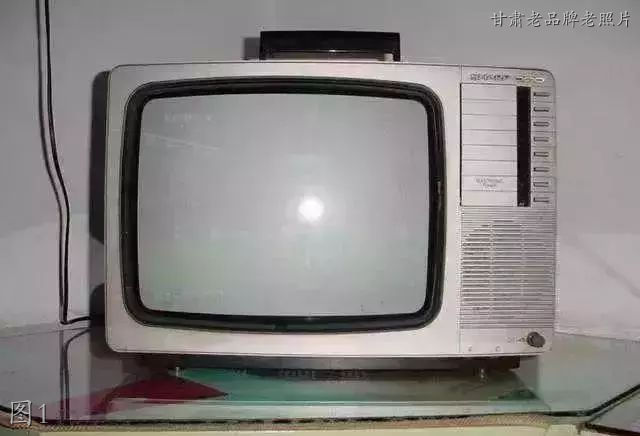 老照片里的甘肃老品牌：春风电视，长风洗衣机，老五泉，504