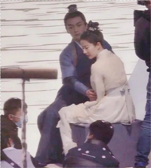 Liu Yi Fei colour is worth regain altar! Gas of the celestial being below unripe graph of skirt of a pink explodes canopy, new theatrical work and Chen Xiao match one face