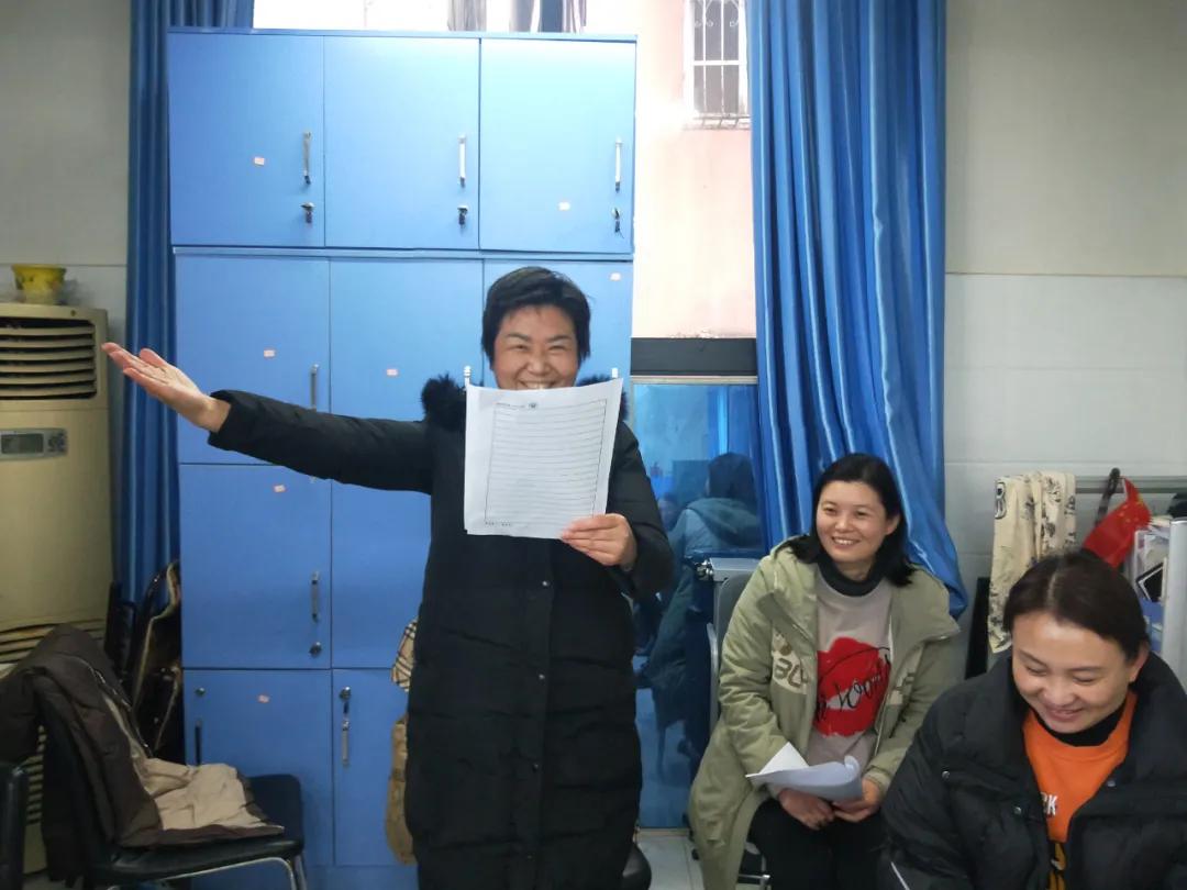 ����У԰����Ц������ÿ���ʮһС�ٰ캮�ٶ��齻����