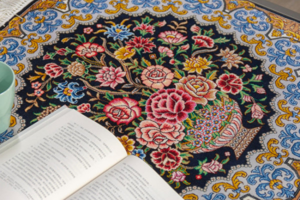 手工真丝地毯不仅是装饰界的贵族，更能体现个人品味的艺术品