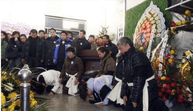 玉田吴云飞：入股宾利，投资战狼，金条当盆栽，老爸是赵本山兄弟