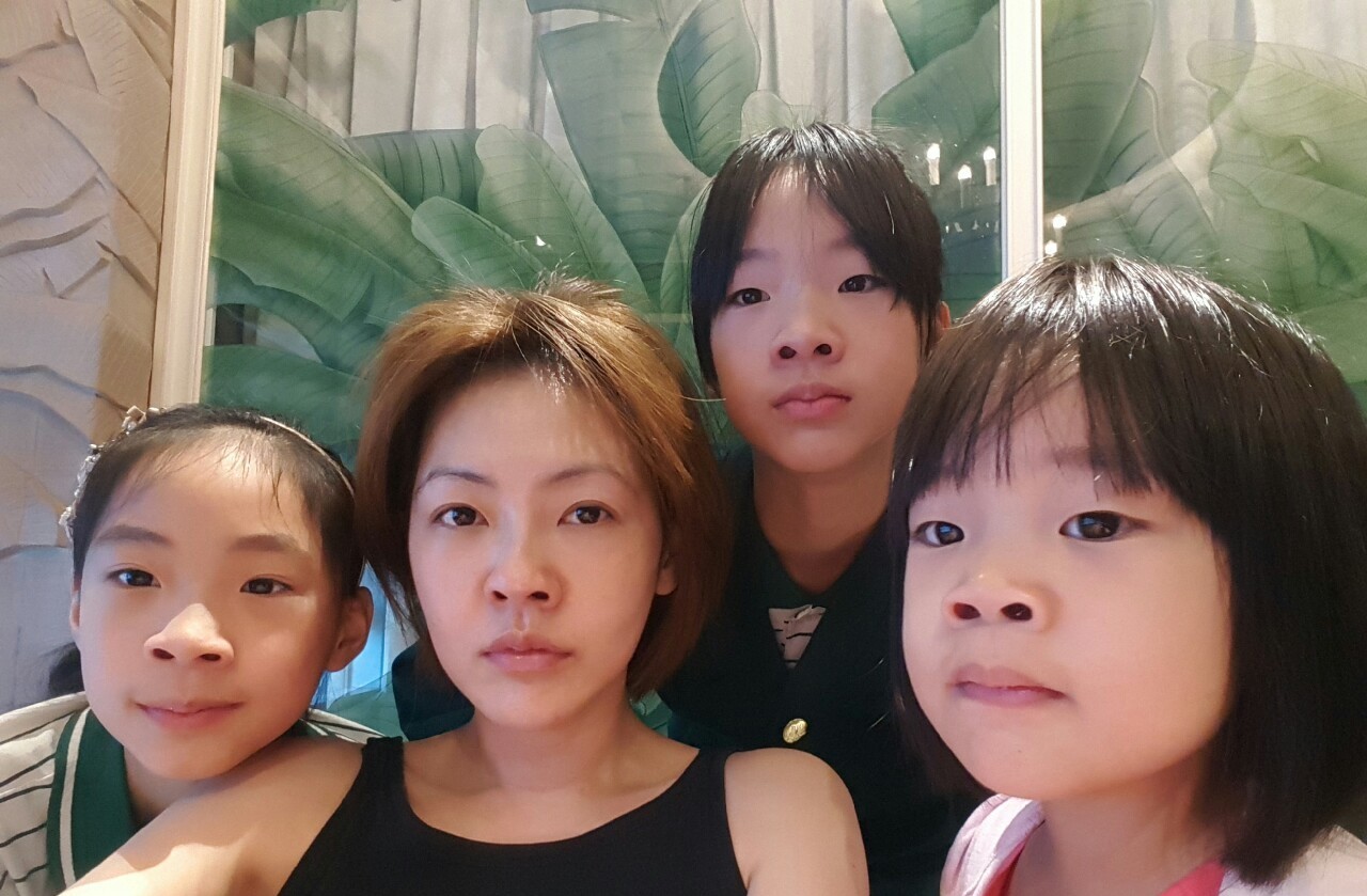 小s稱女兒是她的導師，學會勤洗頭洗澡，曾被大s吐槽頭髮像八寶粥
