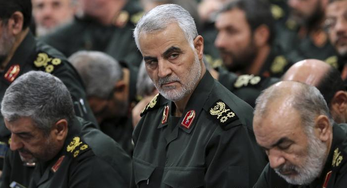 伊朗革命卫队的绿色制服，简约明快，配饰极少但绝对威严