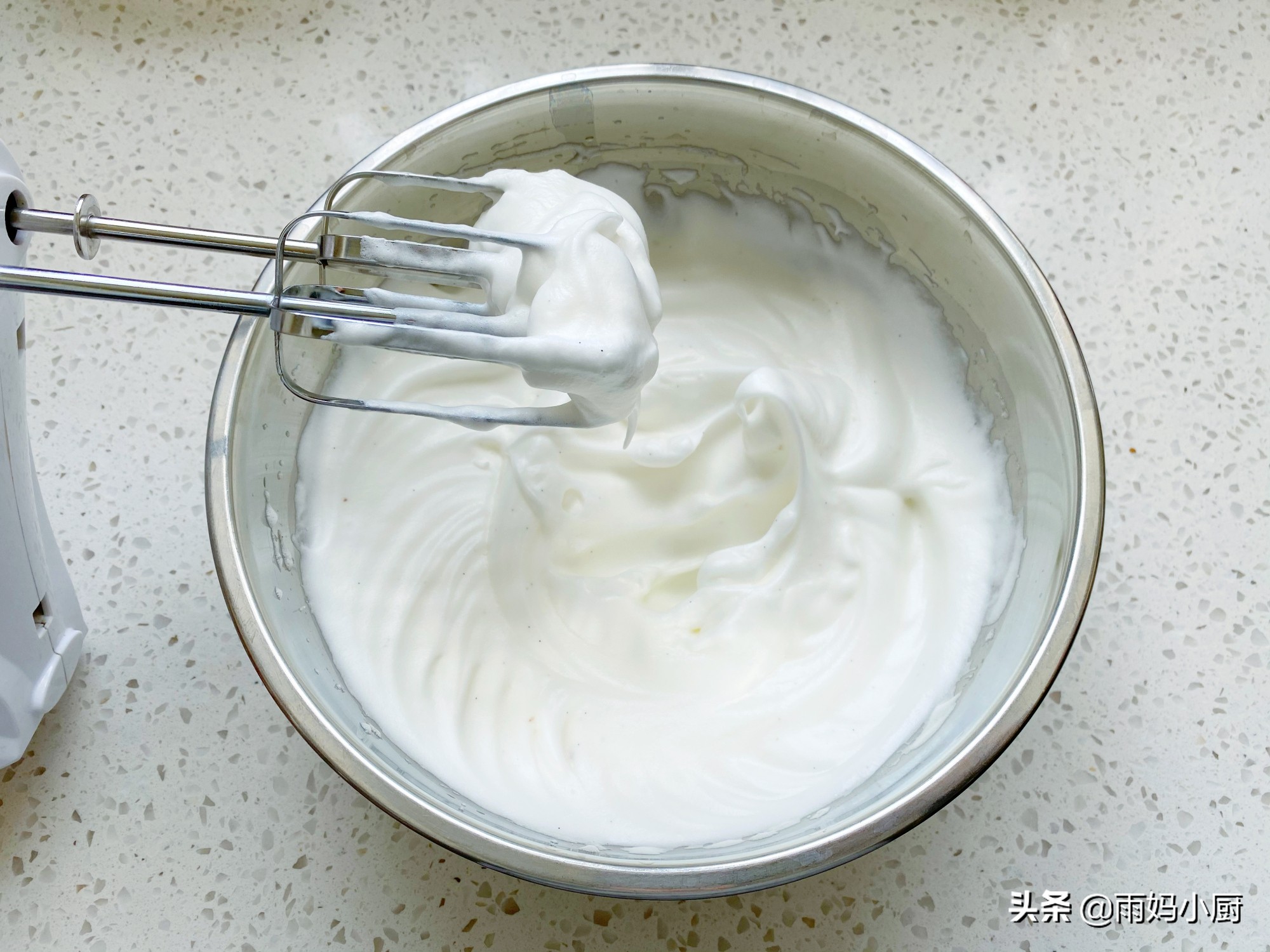 清明踏青時節，分享一款方便攜帶的鹹奶油蛋糕，清爽美味好吃不膩