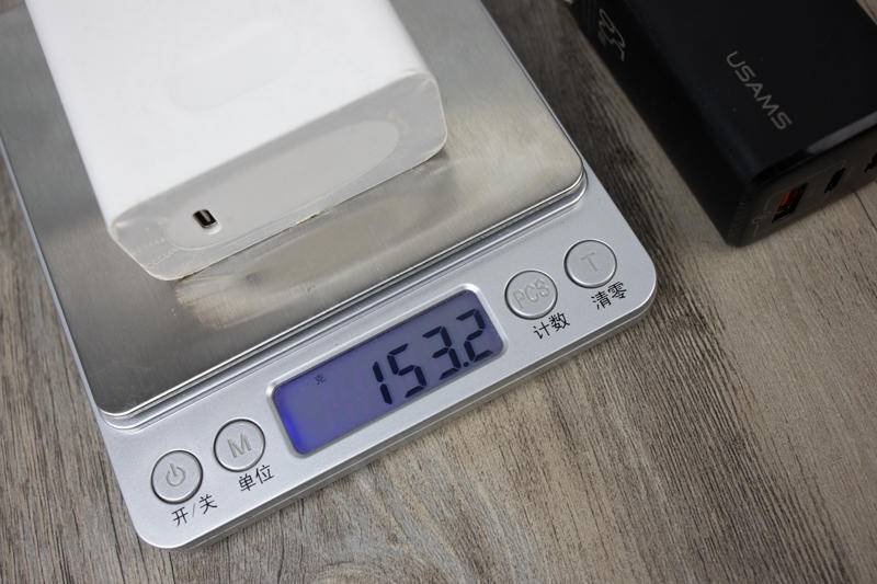 新氮化镓充电器65W极速体验，网友：小米10半小时充满电了