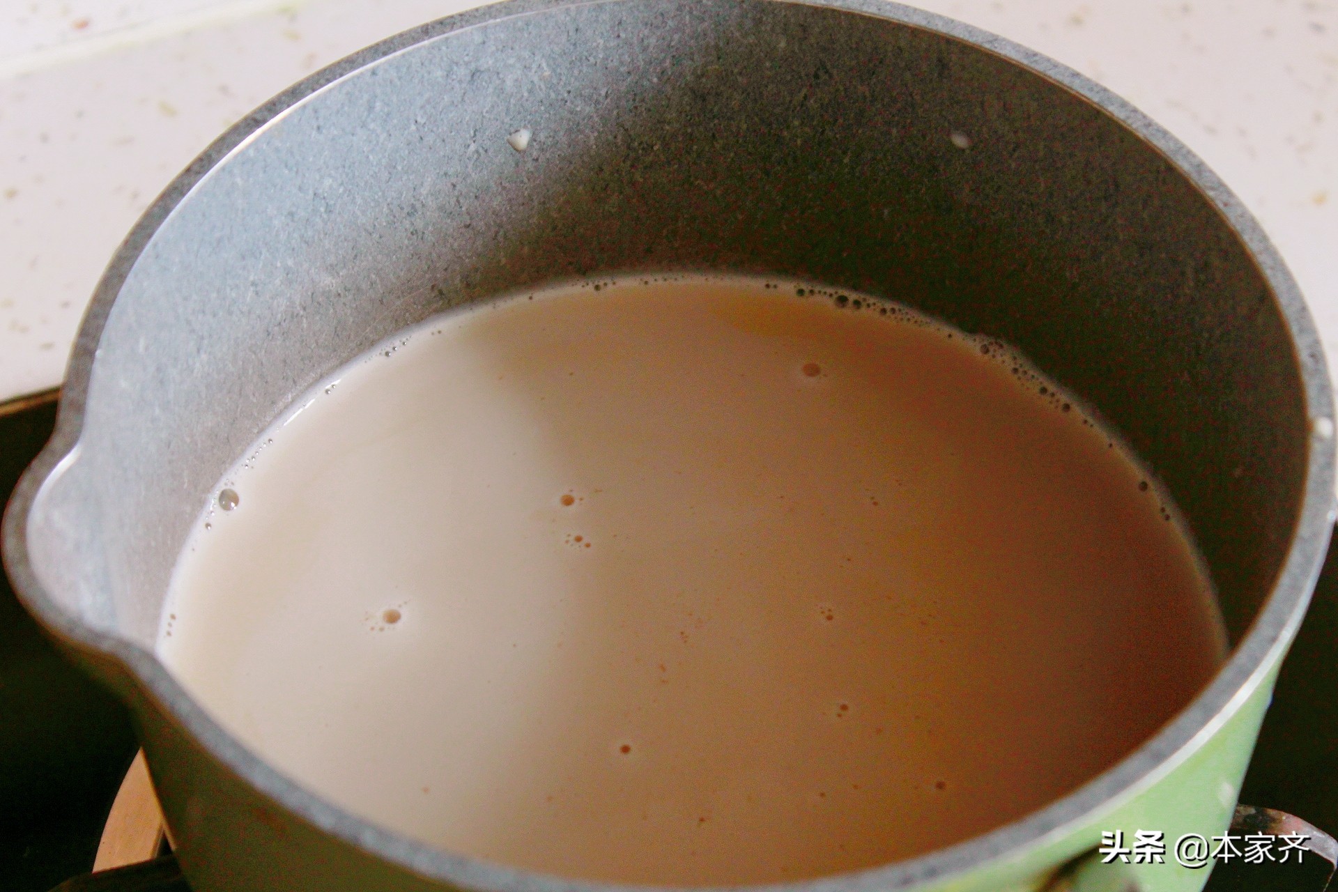 红糖姜撞奶，适合女人冬天吃的小甜品，香甜又暖胃，学会随吃随做