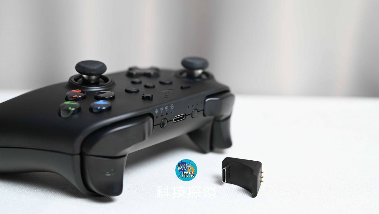 谷粒金剛手柄的超強外設(shè)，谷粒隨心充充電座真實用