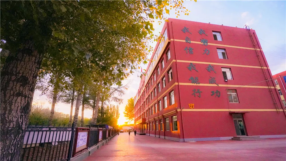 赤峰昭烏達(dá)中學(xué)怎么樣?是公立還是私立(圖3) 赤峰昭烏達(dá)中學(xué)怎么樣?是公立還是私立(圖3)