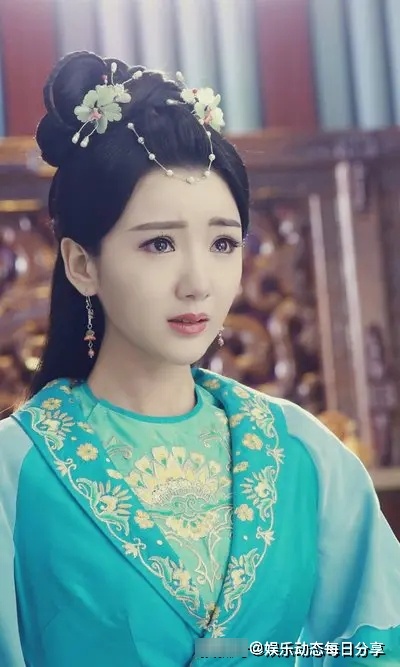 太惨了！刚出生就被丢垃圾桶，成名后遭父亲索