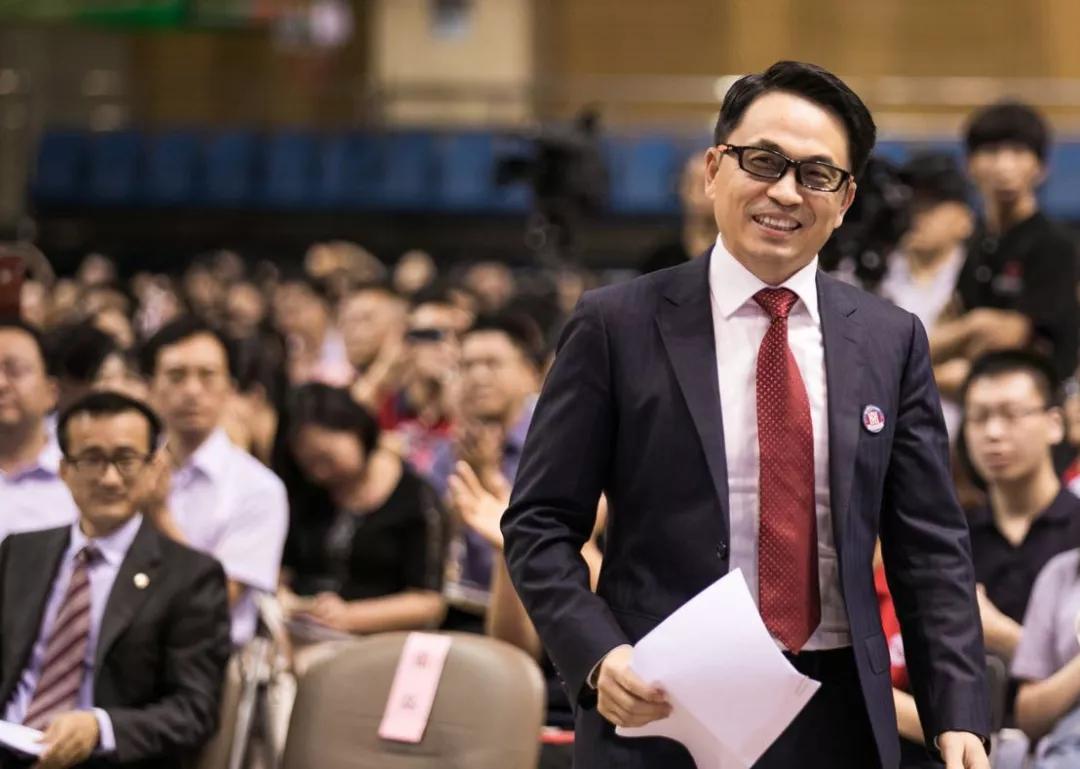 两个男人，靠一瓶洗衣液，缔造了一家市值超850亿港元的公司