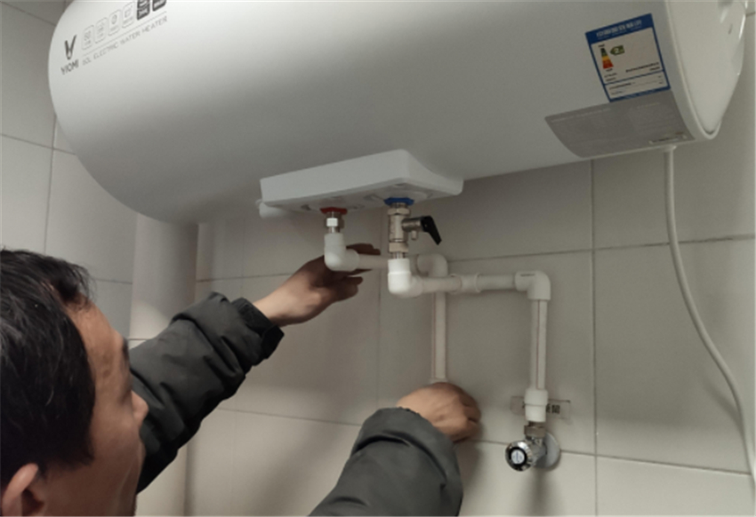 電熱水器一直插電用好，還是用時再開？商家建議這樣做安全又省電