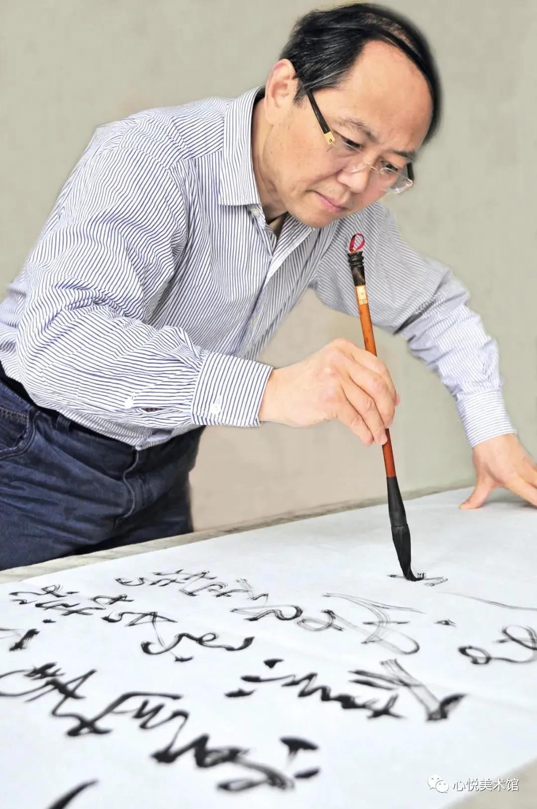 愿乞画师新意匠 只研朱墨作春山