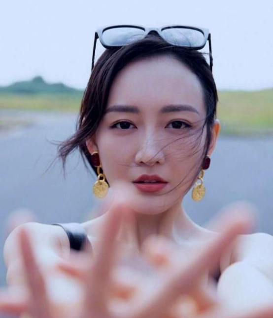 王鸥年轻时为什么无人追？看过她年轻时的照片，就知道为什么了