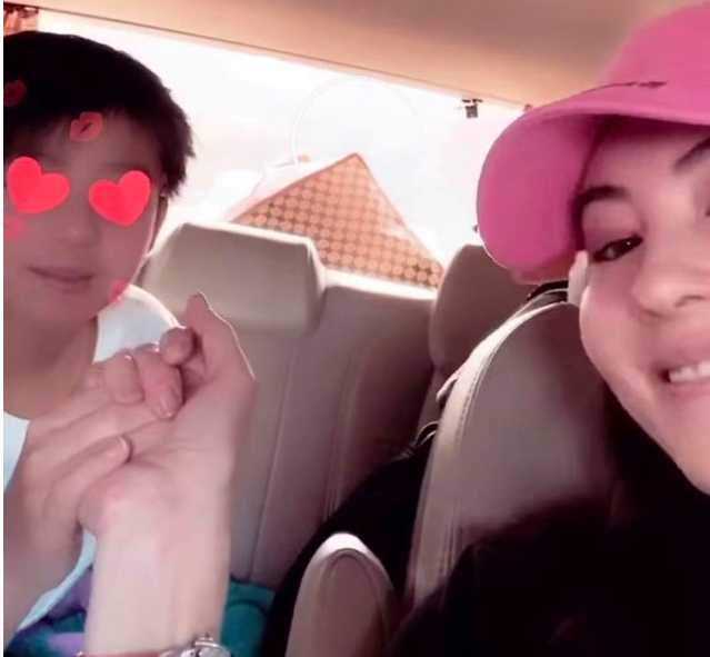 張柏芝不辭辛勞，謝振軒個子比媽媽高，出門仍學謝振南要母親照顧