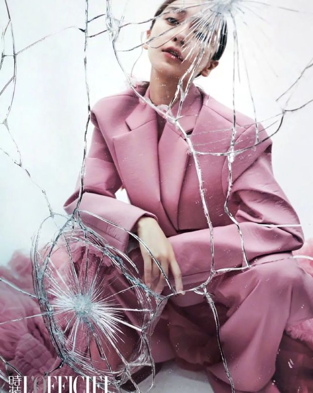 Angelababy早秋穿搭減齡又迷人！ 31歲看著還像小姑娘