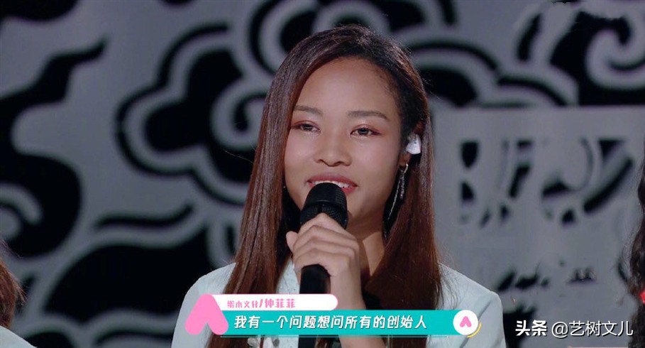 初期镜头多话题足，之后便查无此人，她们都吃