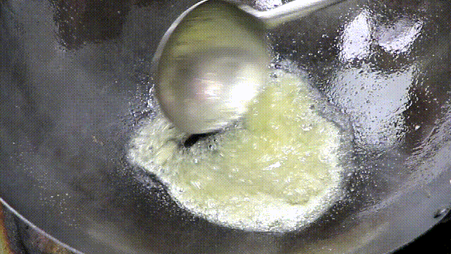 所有拔丝菜的秘诀都在糖浆里！学会以后做出解腻好吃的拔丝苹果