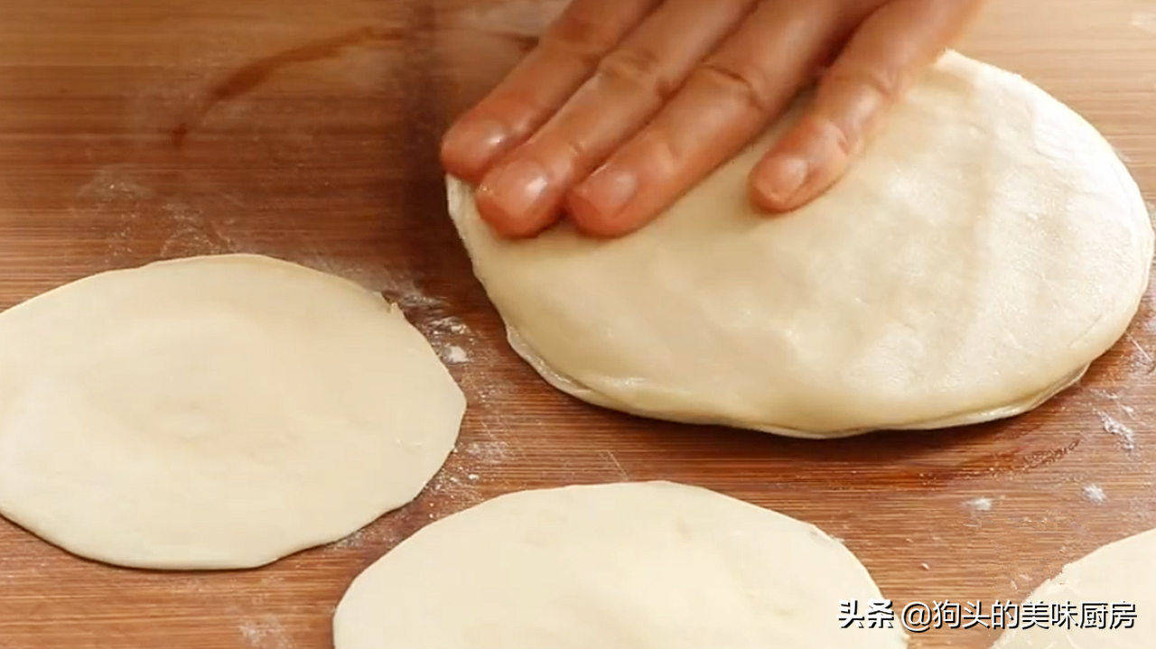 早餐這樣做太好吃了，有麵粉跟土豆就行，做一次饞一次，真解饞