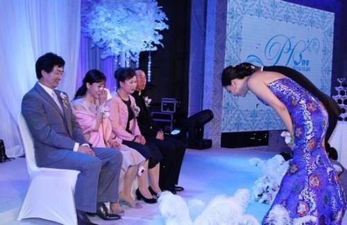 濮存昕嫁女儿，不收彩礼还倒贴50万，现实版凤凰