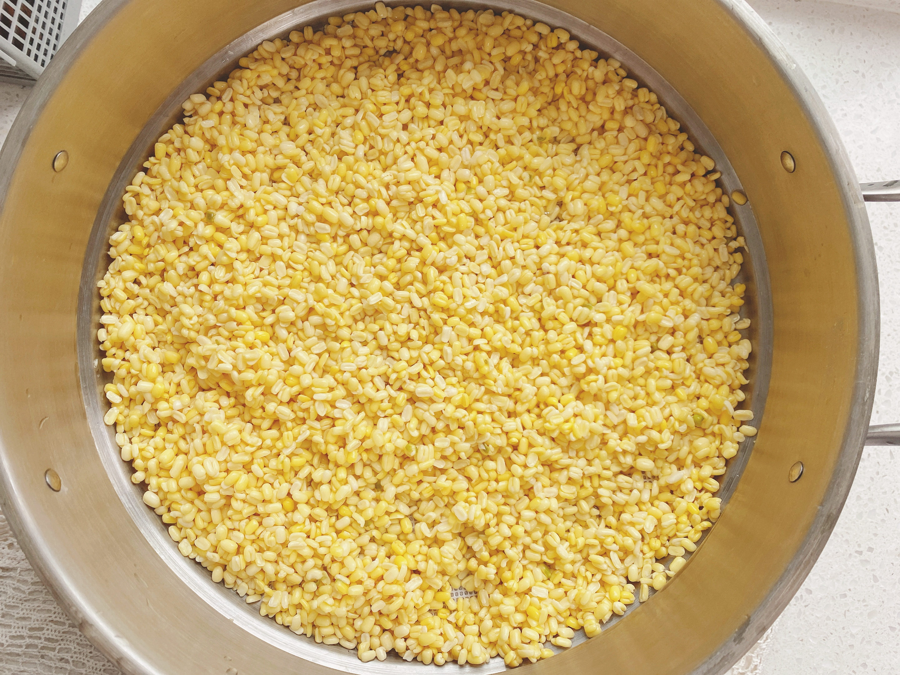 天熱了試試做綠豆糕，具體比例和方法在這裡，清熱解暑，入口即化