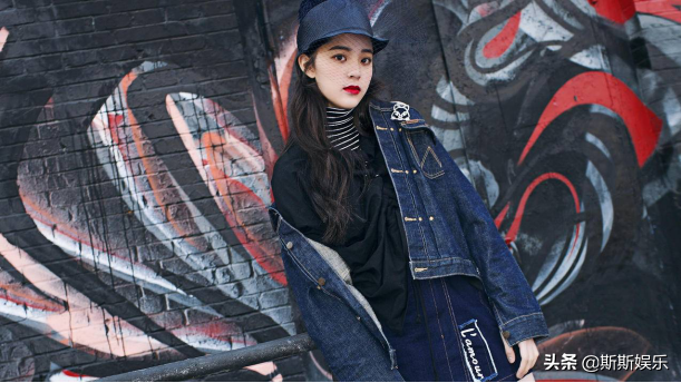 欧阳娜娜空降李佳琦直播间，妆容显老被吐槽，