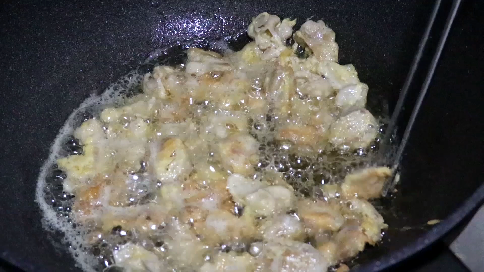 肥腸的家常菜做法，外酥裡糯，下酒又下飯，一周吃5次都不嫌膩