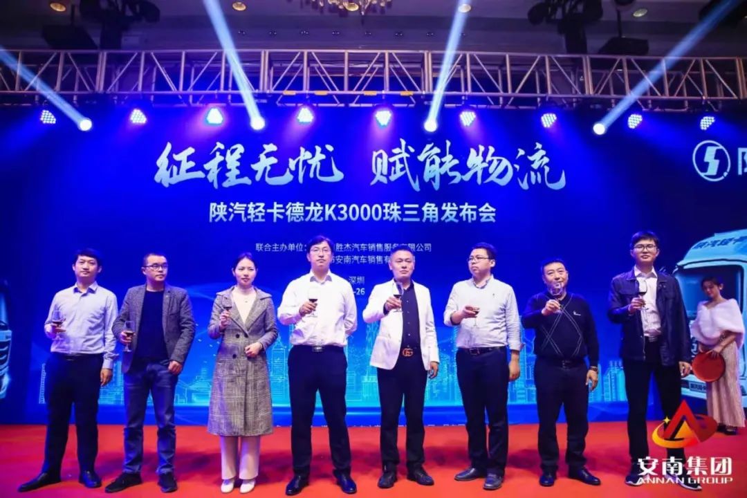 陜汽輕卡德龍K3000運載濰柴2020第100萬臺發動機駛往陜重汽