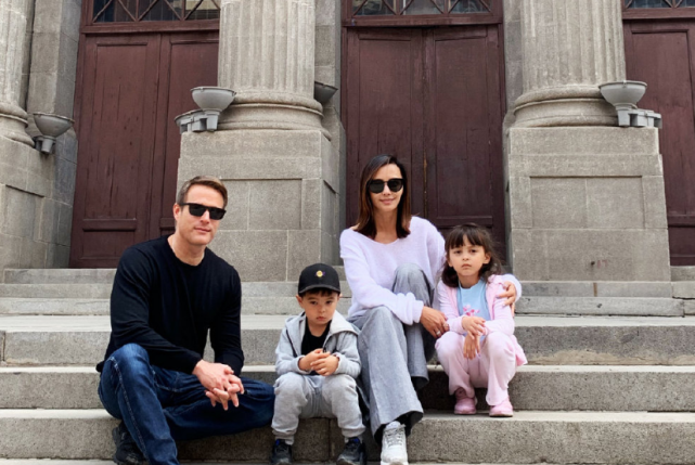 马雅舒与外籍老公结婚11周年，发文表白：只求偕老共度，我爱你