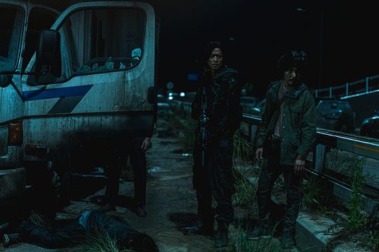 丧尸片集体失灵，《活着》和《釜山行2》争当烂片之王