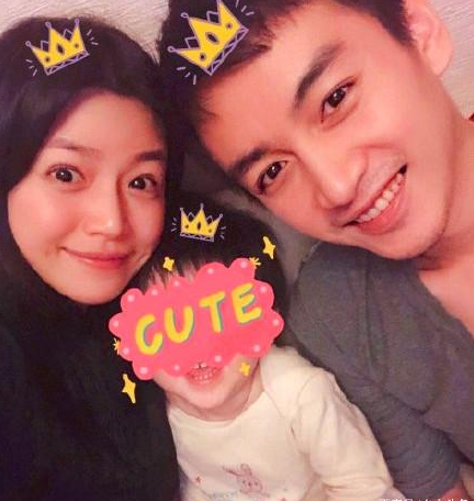 陈晓陈妍希送儿子上学，小星星走出大哥步伐，穿校服肉乎乎太可爱