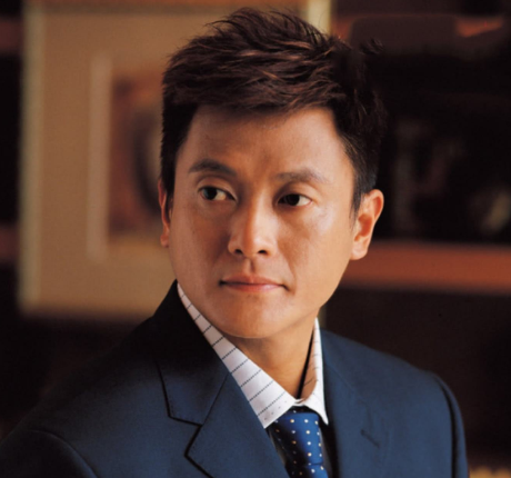 朴素大学生嫁大20岁著名男星，出轨富豪鲜肉，他成了心机女的跳板