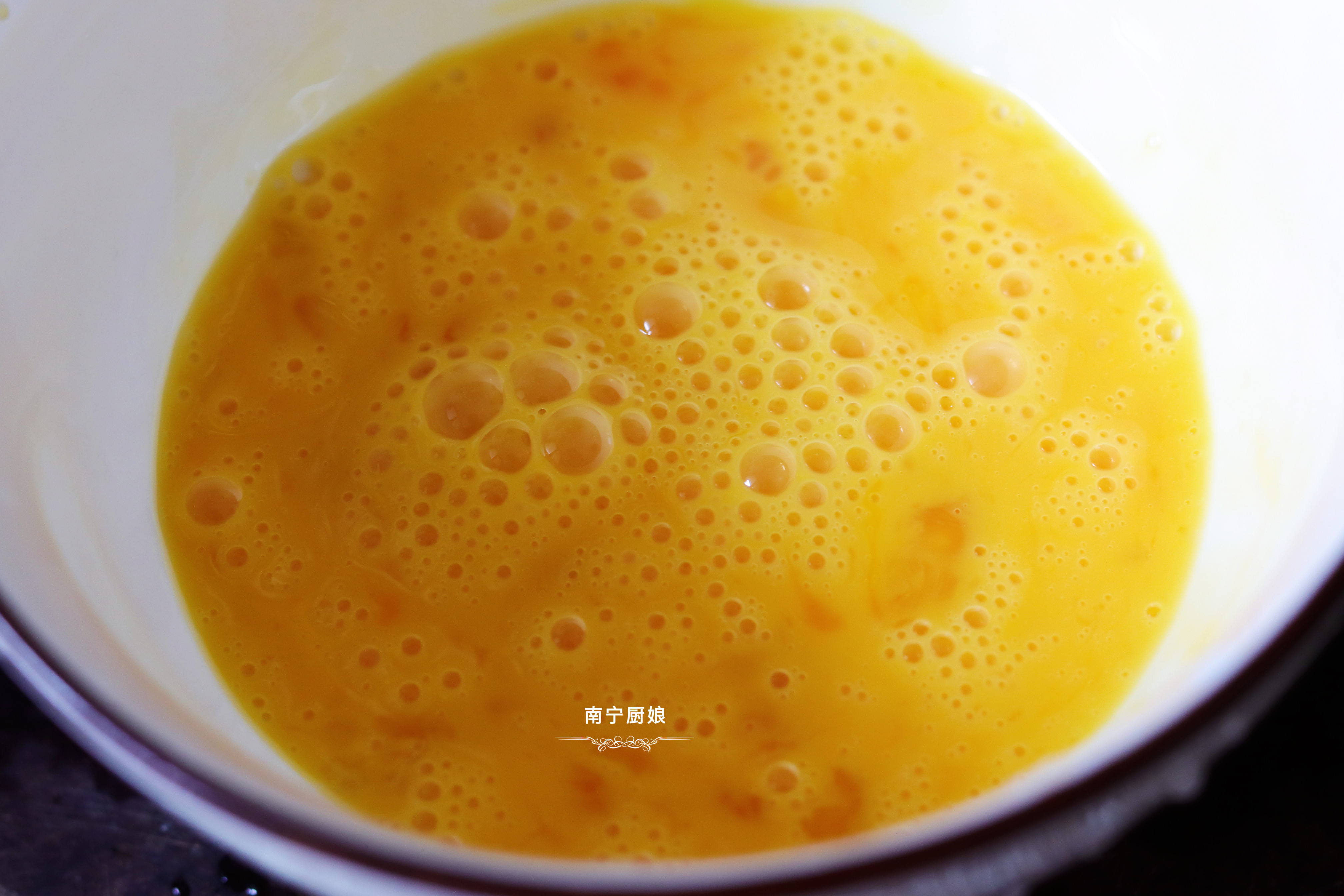 把蝦仁搭配娃娃菜一鍋煮，沒想到這麼鮮美，不愧是老婆婆的拿手菜