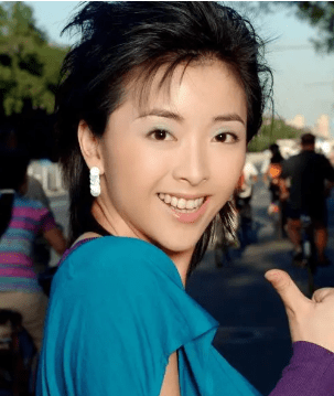 被杜淳追求，38天闪婚闪孕，被迪士尼封杀，黄小