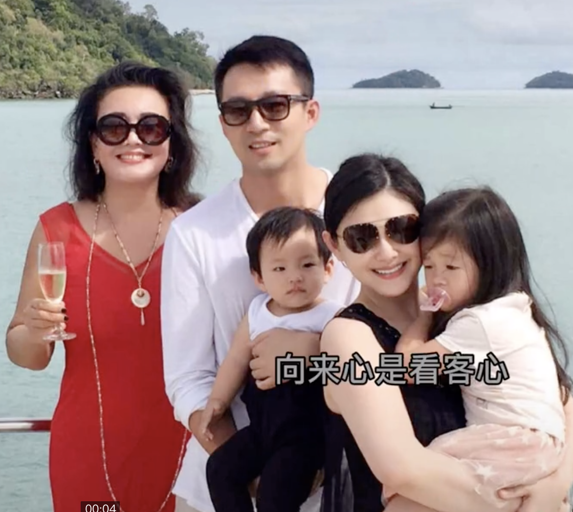 大s婆婆曬孫女演出視頻，小玥兒舞姿稚嫩，手持油紙傘變民國女孩