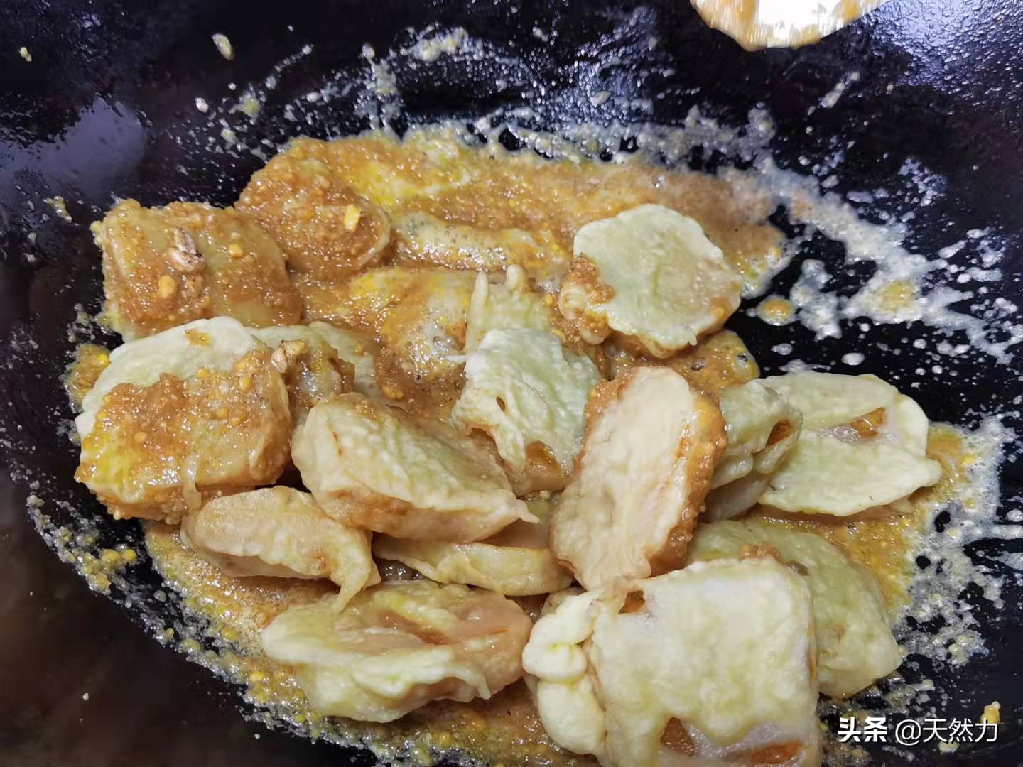 在家也能轻松做出广东名菜蛋黄焗南瓜，详细经验干货做法，收藏了