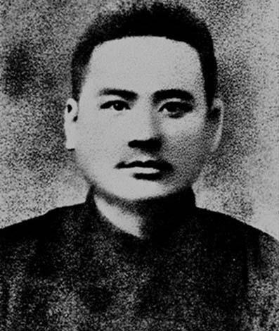 原是孙中山贴身保镖，成为我军军委主席，后来