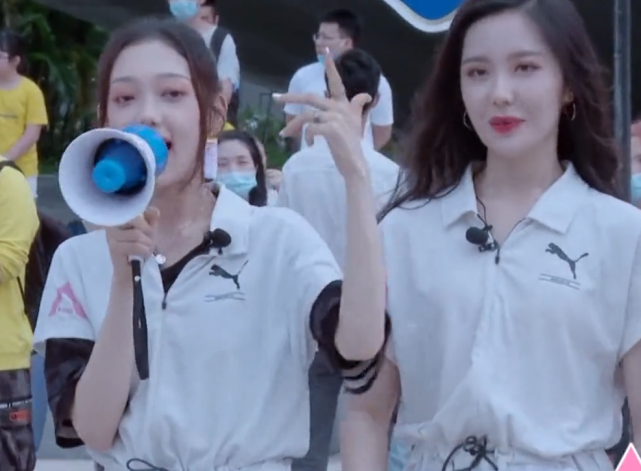 创3快闪路演，离开华美舞台，王艺瑾自带美颜，张艺凡败给路人
