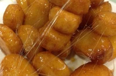 色泽金黄，酥脆焦香松软可口，外皮甜蜜，内层香脆，咬一口满嘴香