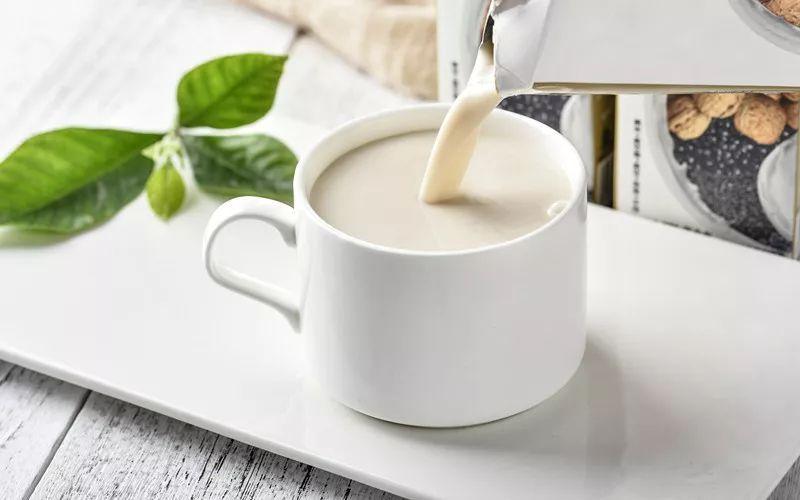 早餐奶、核桃奶、燕麥奶、高鈣奶，到底哪種奶最適合普通老百姓？