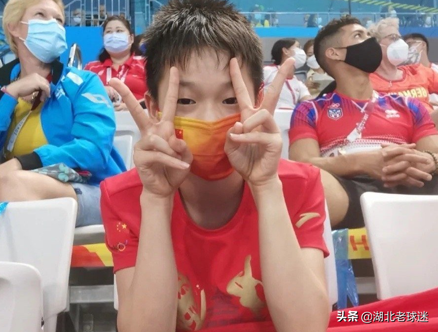 多位奥运冠军争相合影之后，全红婵再晒照片！18字送给所有人