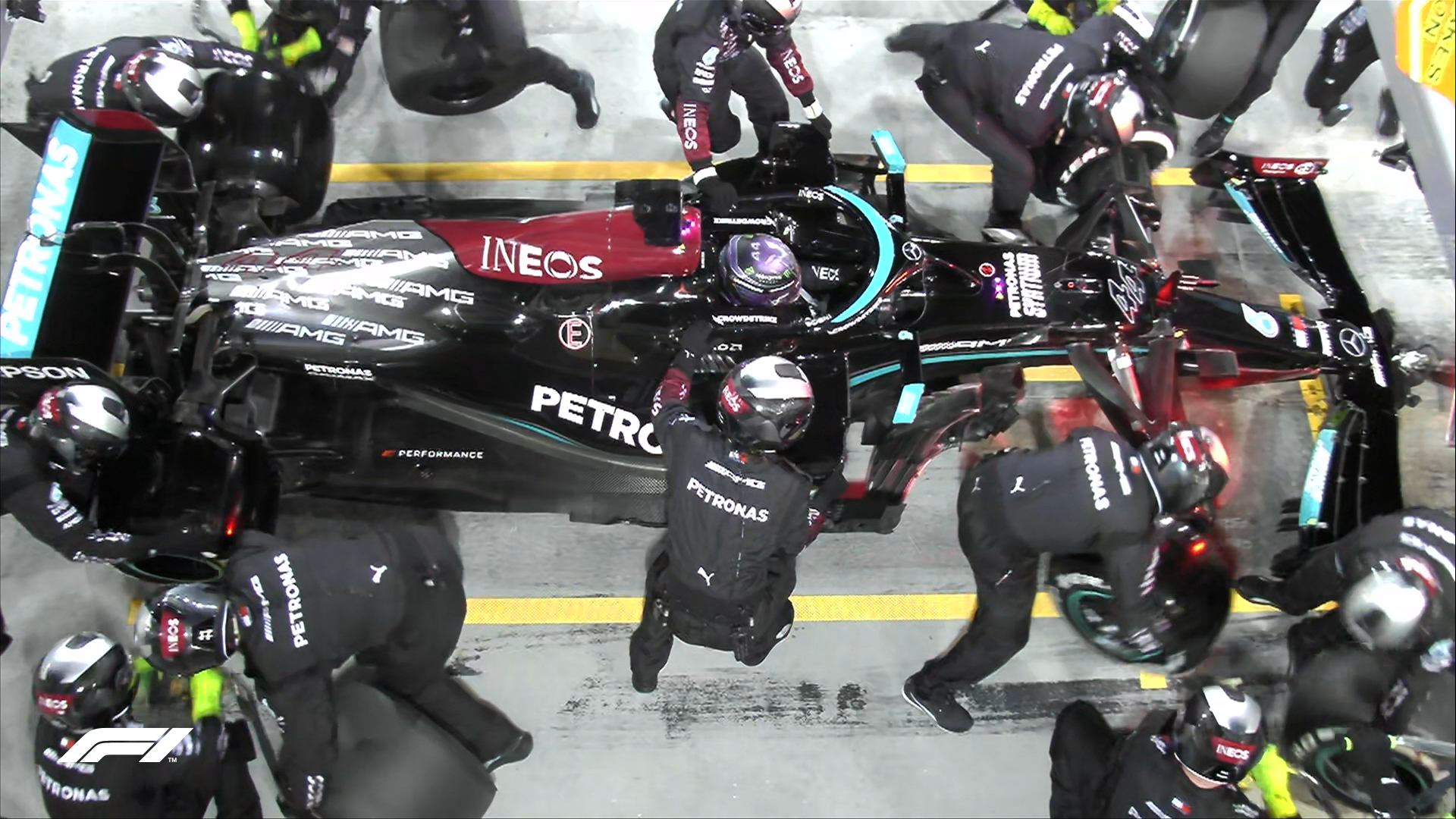 F1巴林站：汉密尔顿险胜维斯塔潘 奔驰F1终于寻到